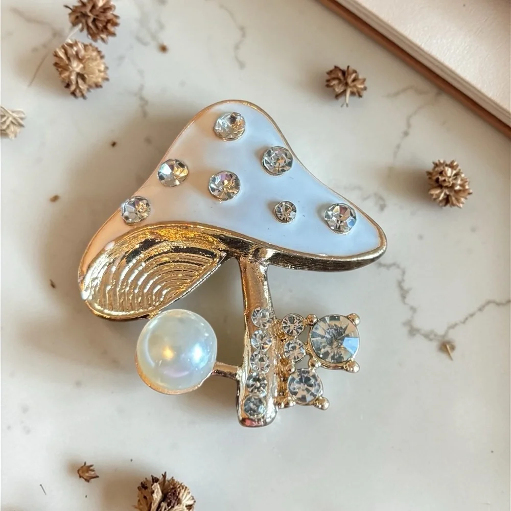Mint Gold-Tone White Enamel Mushroom Brooch‎ with Pearl & Clear Crystals